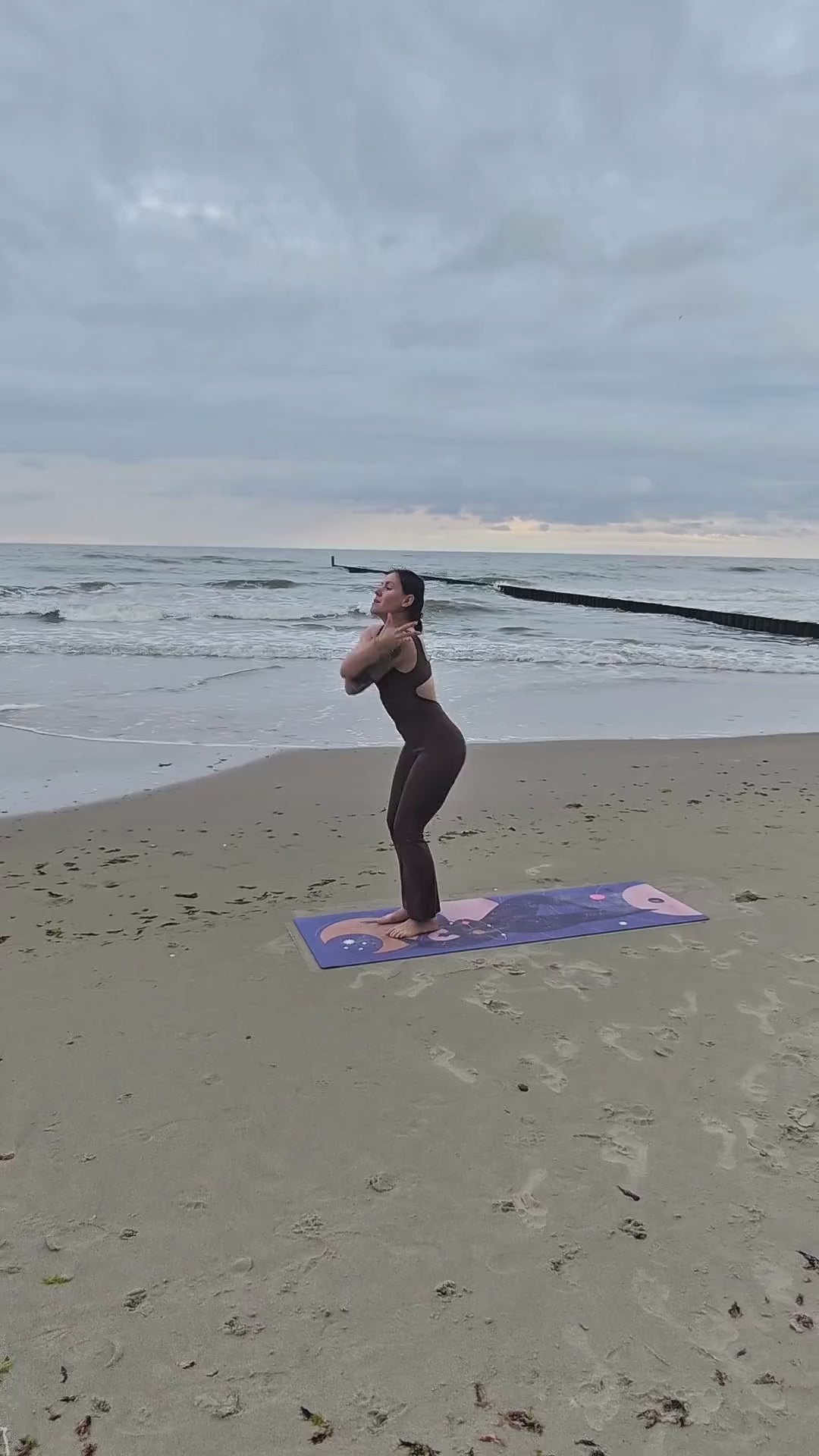 podróżna mata do jogi z księżycem